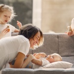 Maison bien gérée, enfants épanouis : astuces simples pour un quotidien qui roule