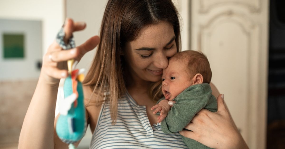 Éveiller bébé en douceur : 10 stimulations simples dès les premiers jours