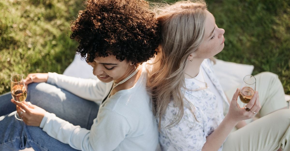 Quand l’amitié se teinte de jalousie : comprendre, apaiser et renforcer vos liens