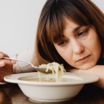 Dans l’assiette, moins d’angoisse : comment vos repas peuvent apaiser l’anxiété