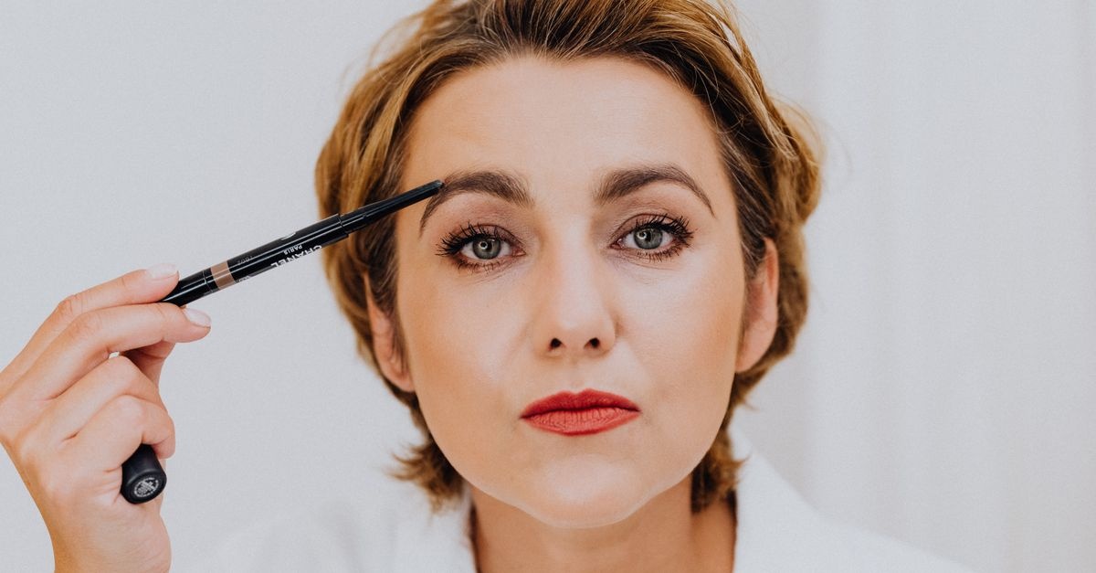 Des sourcils parfaits au naturel : le crayon qui sublime votre regard