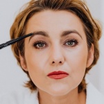 Des sourcils parfaits au naturel : le crayon qui sublime votre regard