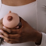 Crevasses aux mamelons : solutions douces et efficaces pour soulager la douleur et favoriser la cicatrisation