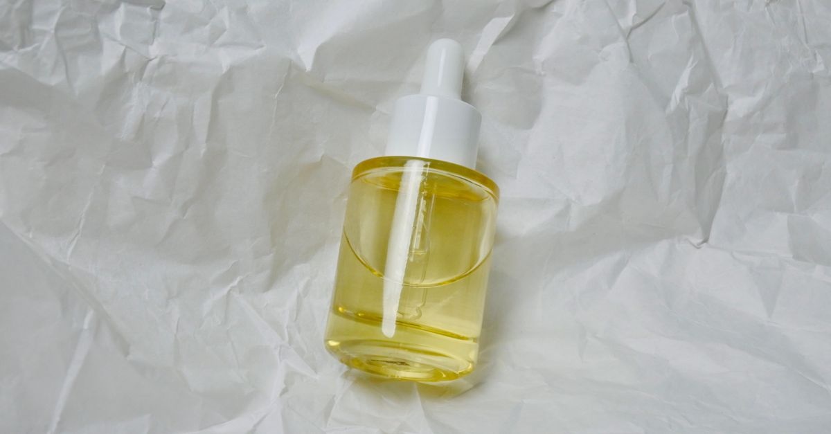 Huile de jojoba : le secret d’un visage éclatant et équilibré au naturel