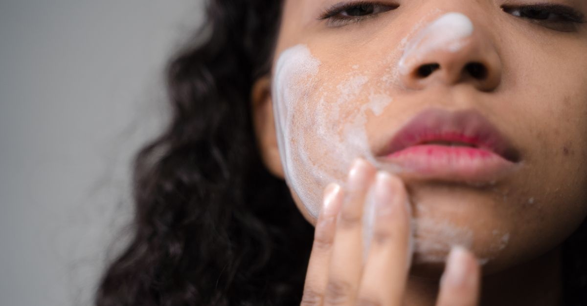 Le zinc, l’allié inattendu pour une peau à imperfections : bienfaits, astuces et routine